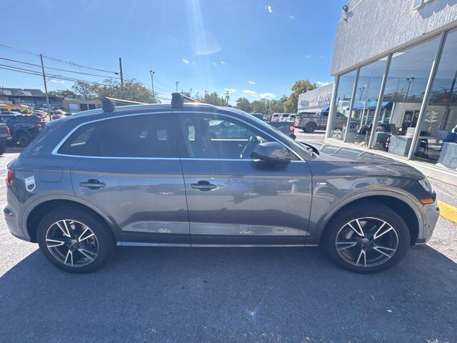 2020 AUDI Q5 e