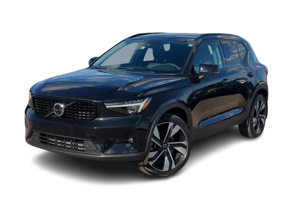 2023 VOLVO XC40