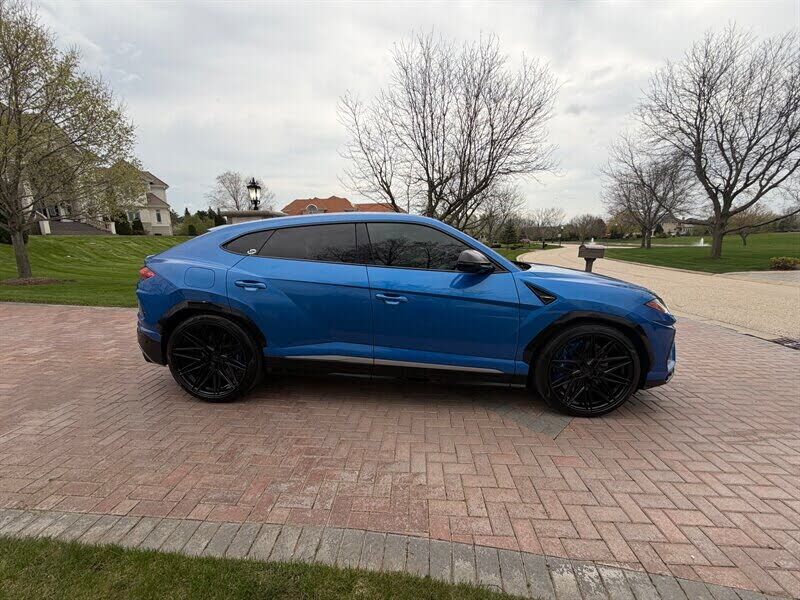 2019 LAMBORGHINI URUS