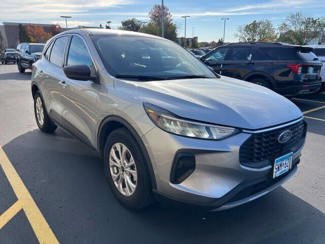 2024 FORD Escape