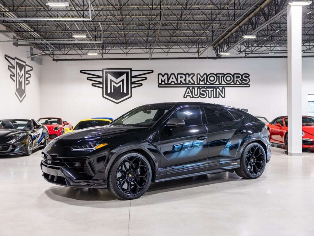2024 LAMBORGHINI URUS