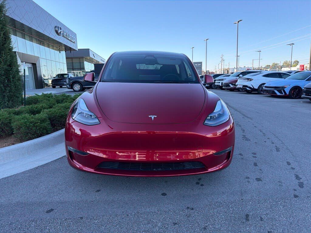 2025 TESLA Model Y