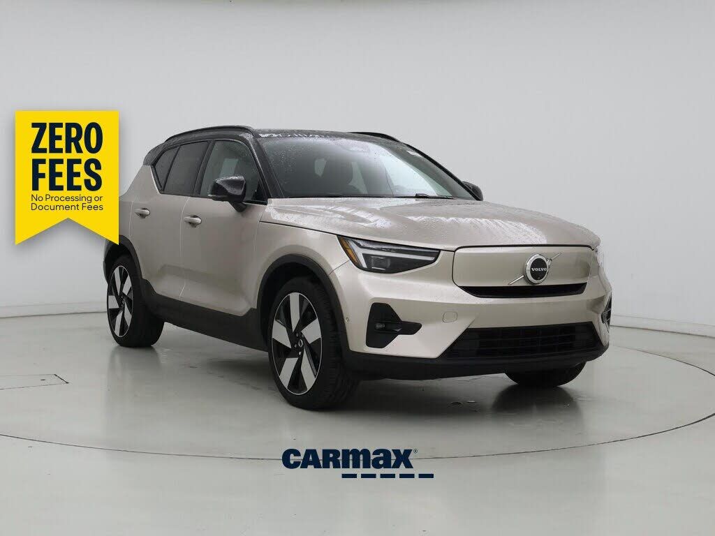 2024 VOLVO XC40