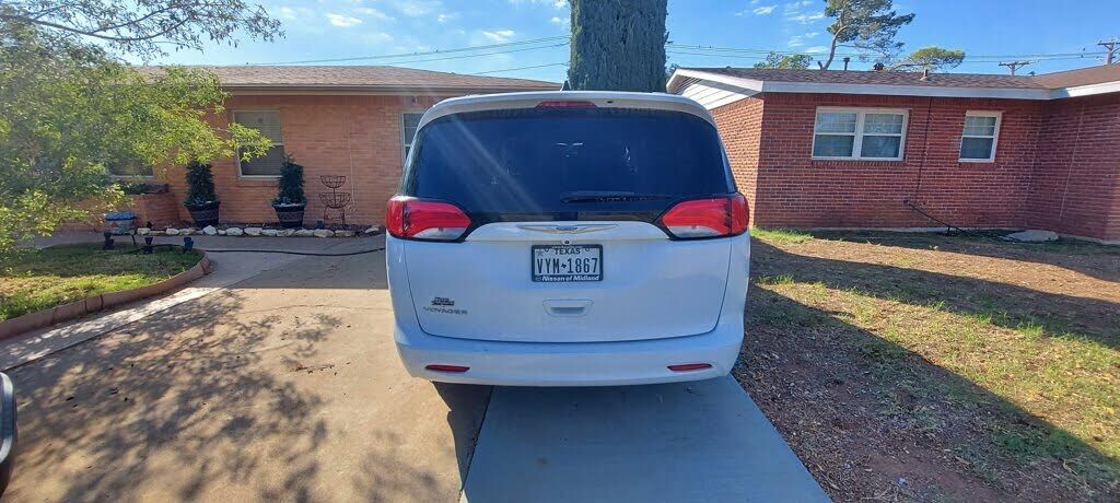 2021 CHRYSLER Voyager