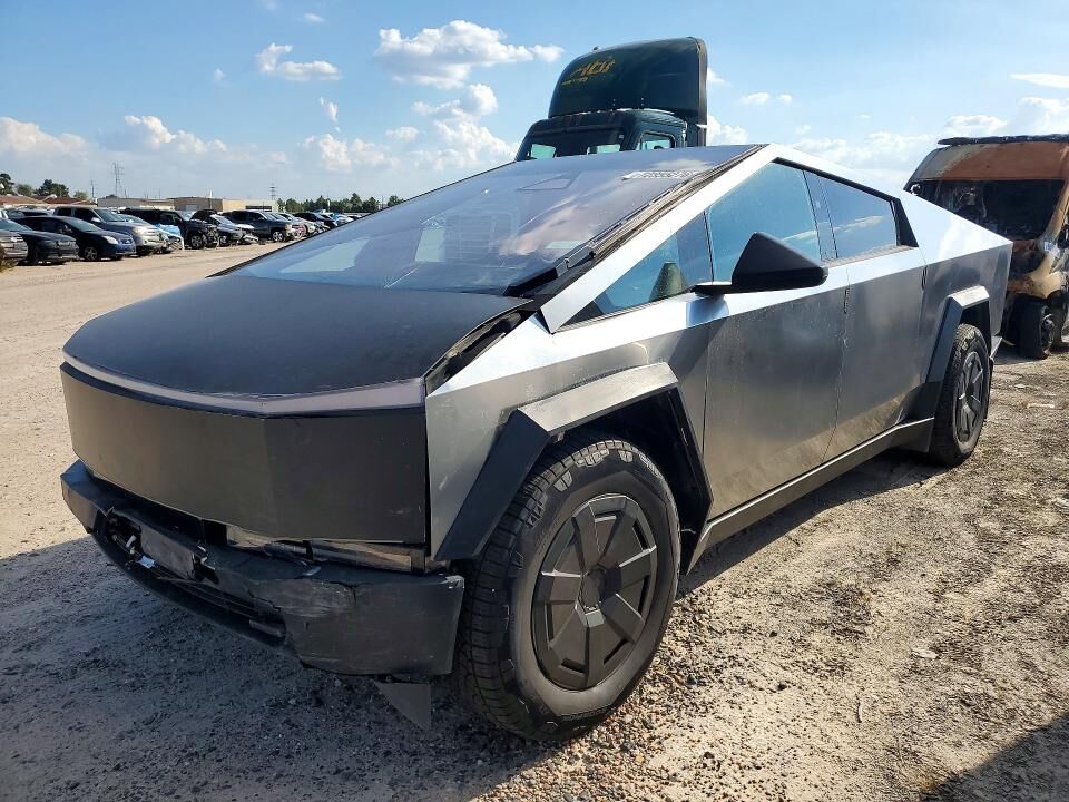 2025 TESLA Cybertruck