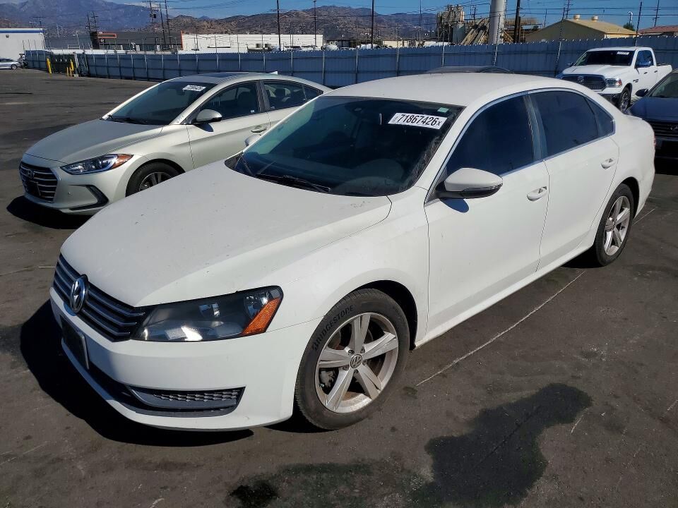 2012 VOLKSWAGEN Passat