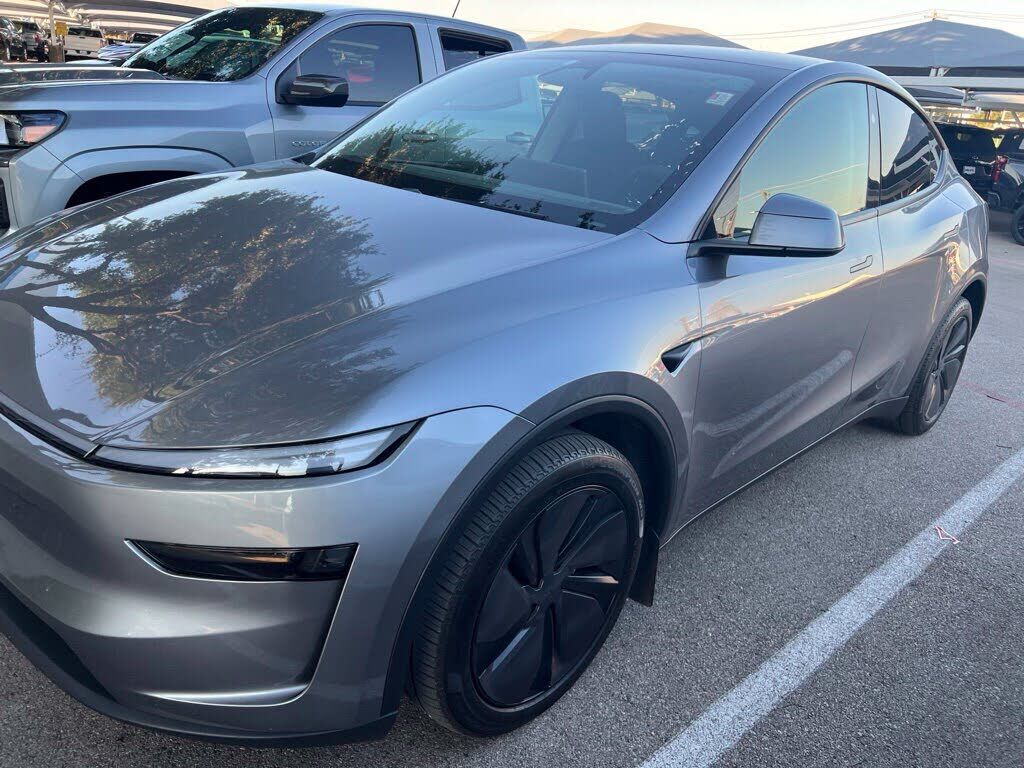 2026 TESLA Model Y