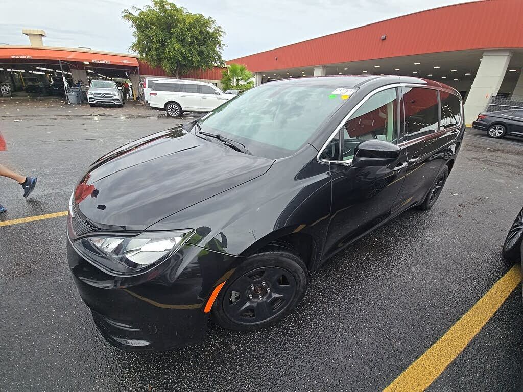 2022 CHRYSLER Voyager