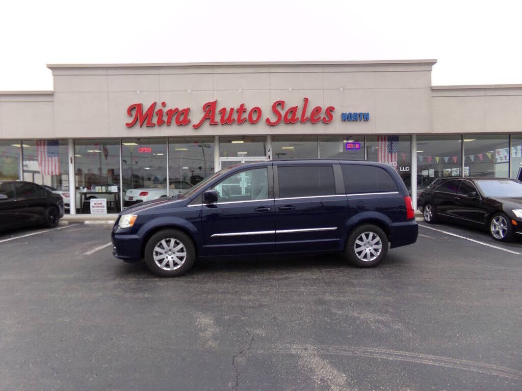 2013 CHRYSLER Town and Country