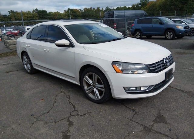 2012 VOLKSWAGEN Passat