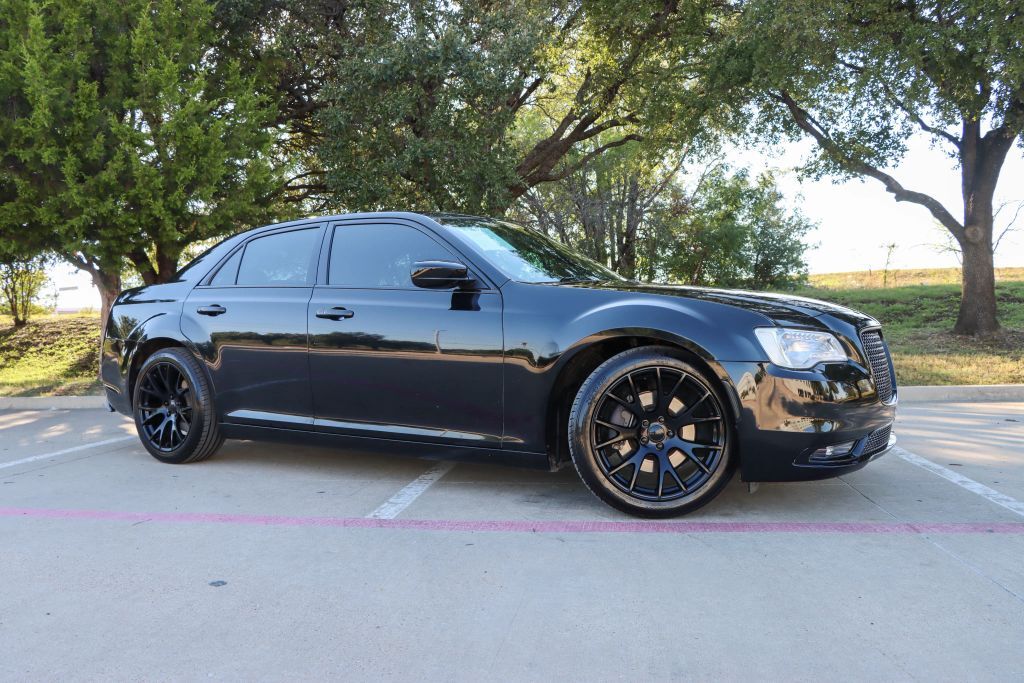 2019 CHRYSLER 300