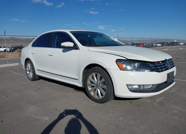 2012 VOLKSWAGEN Passat