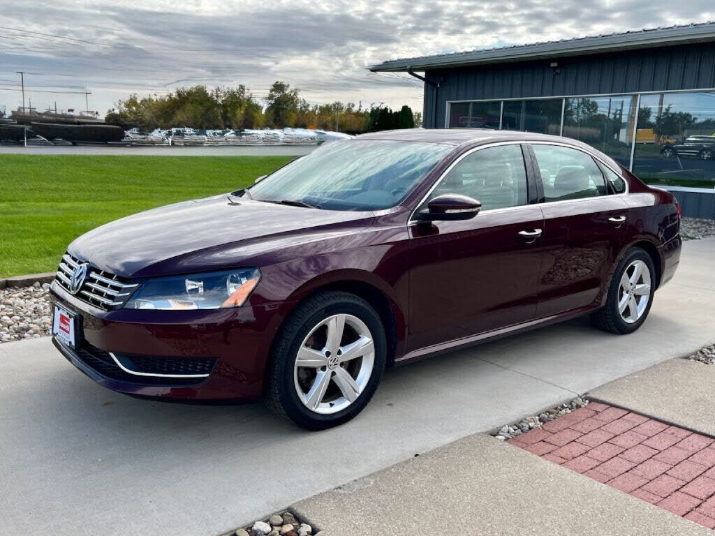 2012 VOLKSWAGEN Passat