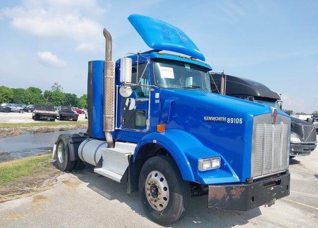 2013 KENWORTH T8 Series