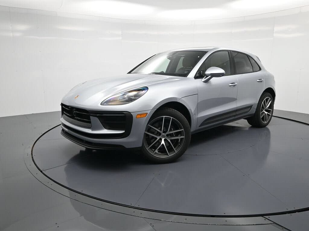 2026 PORSCHE Macan