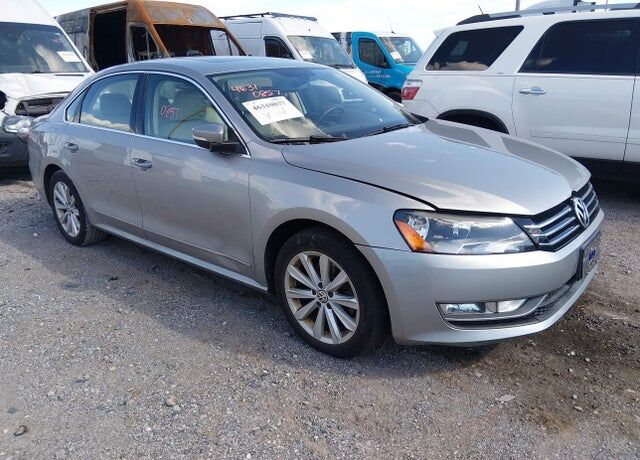 2013 VOLKSWAGEN Passat