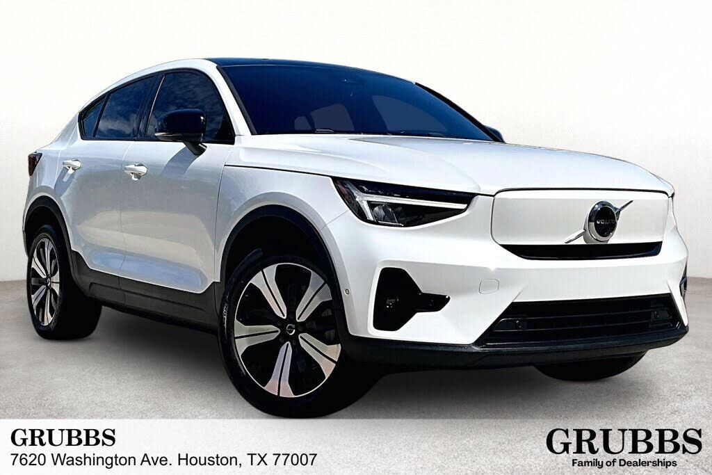 2023 VOLVO C40