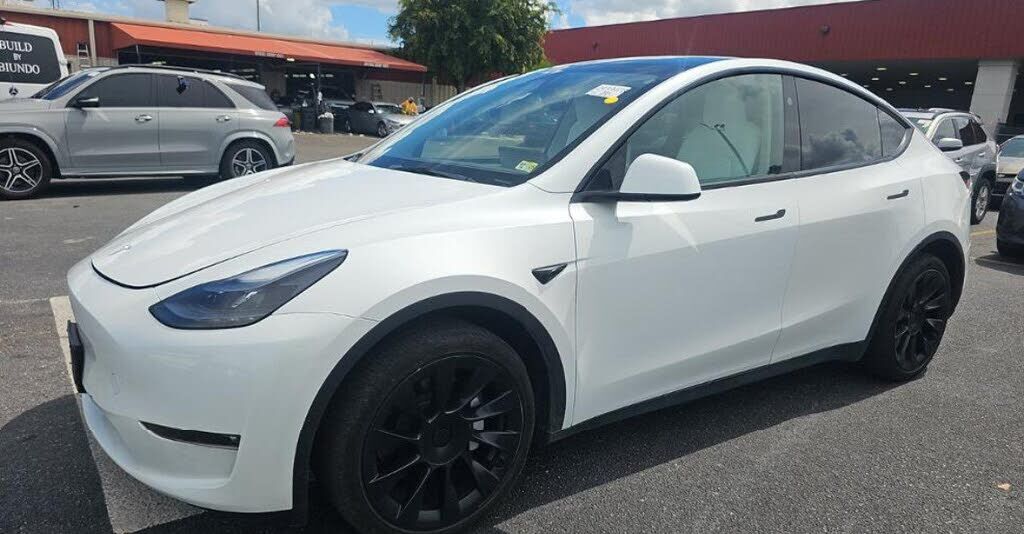 2023 TESLA Model Y