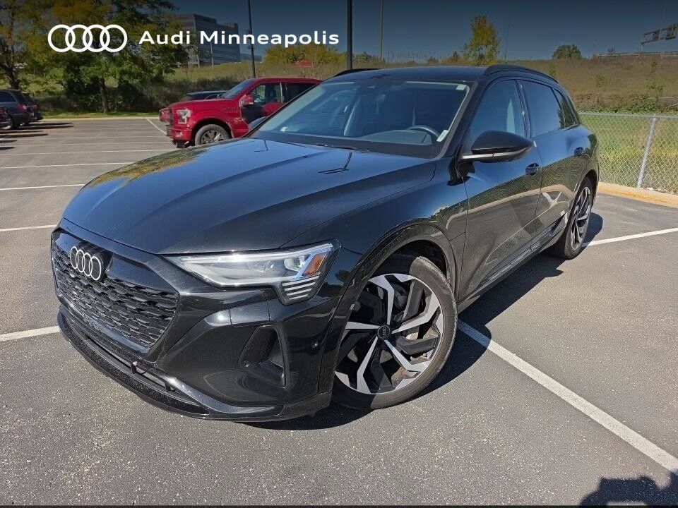 2024 AUDI Q8