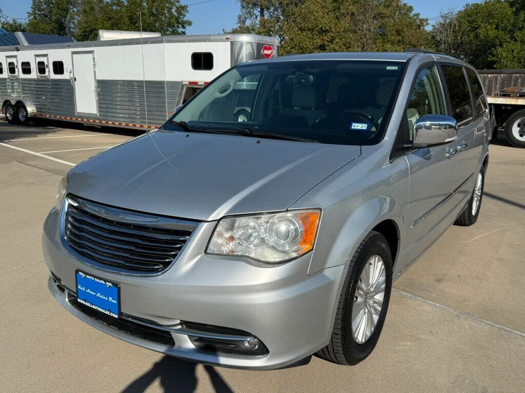 2012 CHRYSLER Town and Country