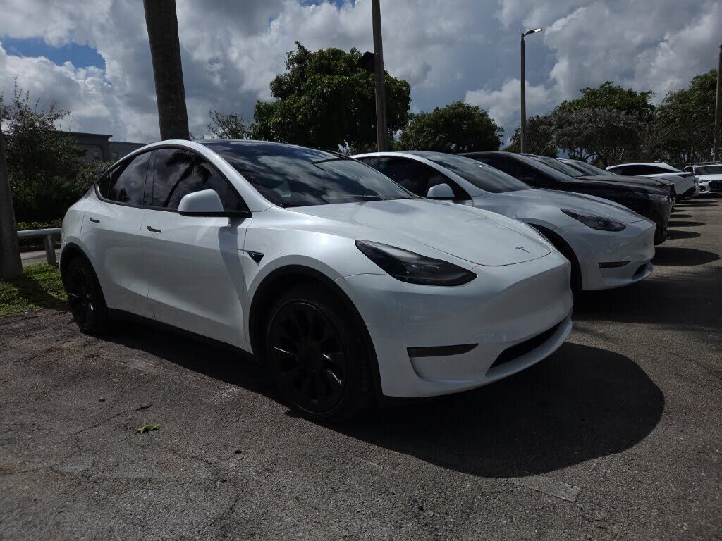 2024 TESLA Model Y