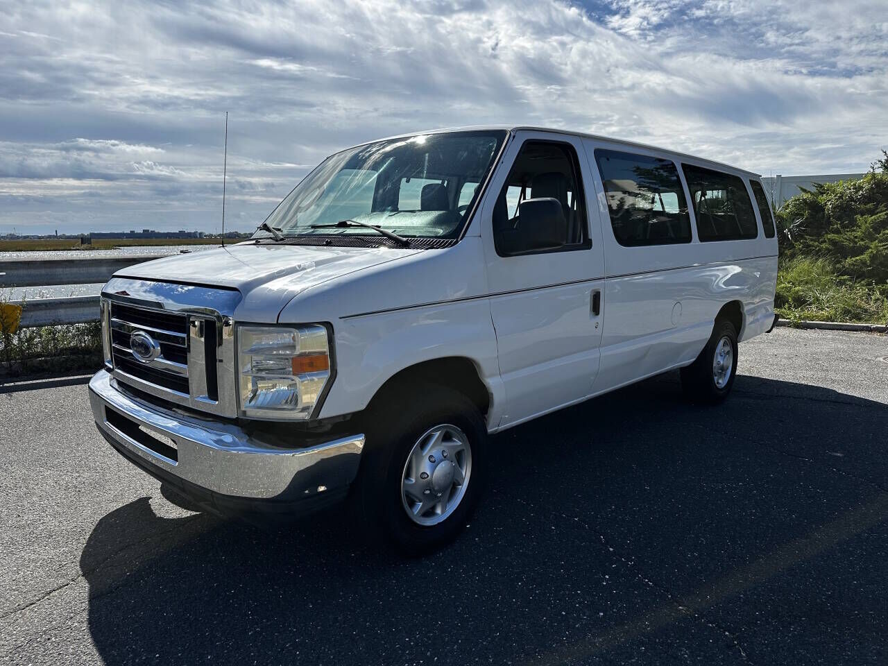2013 FORD E-350