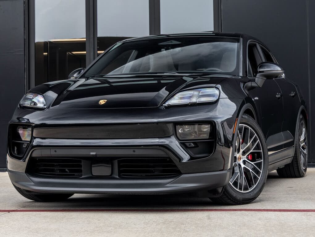 2025 PORSCHE Macan