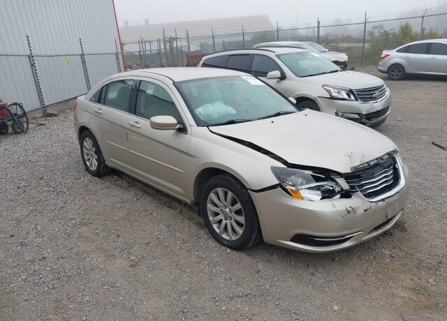 2013 CHRYSLER 200