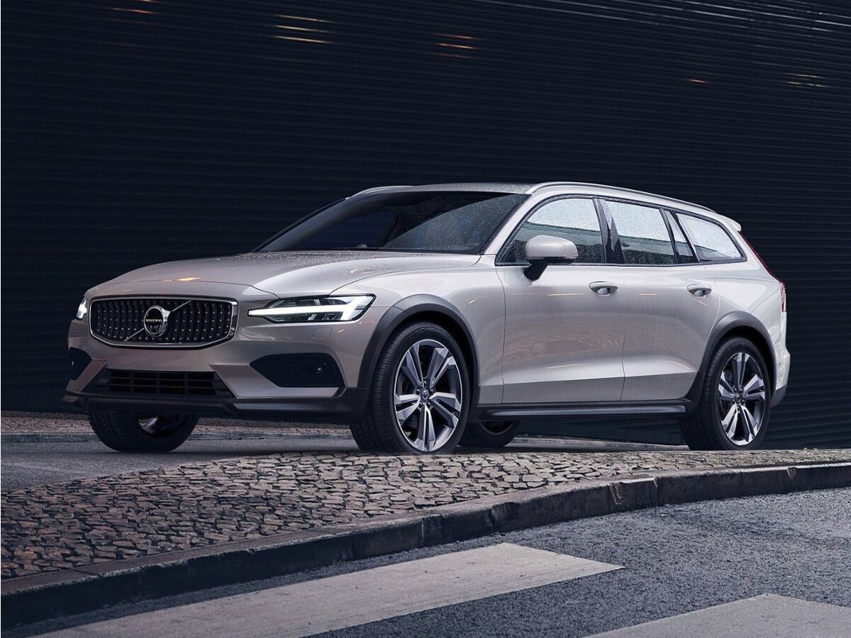 2022 VOLVO V60CC