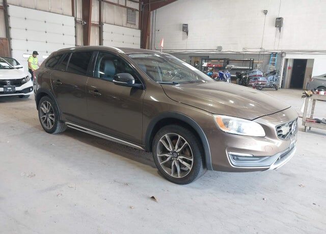 2016 VOLVO V60CC