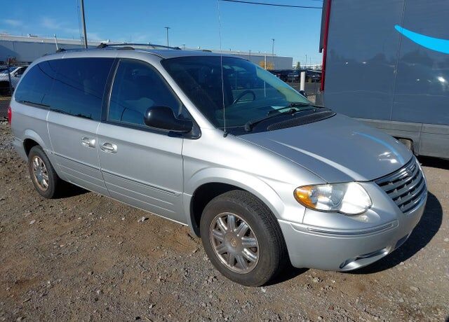 2005 CHRYSLER Town and Country
