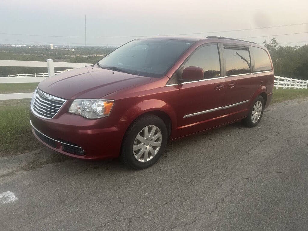 2013 CHRYSLER Town and Country