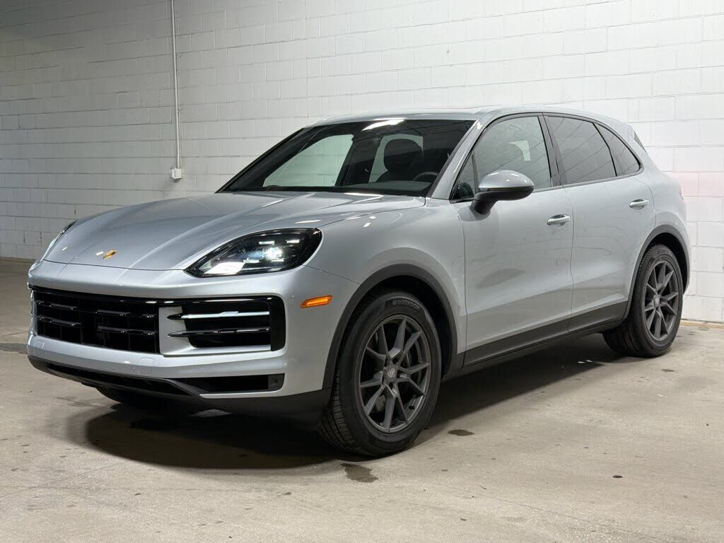2024 PORSCHE Cayenne