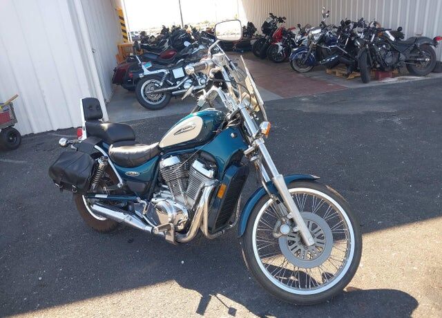 1998 SUZUKI VS800