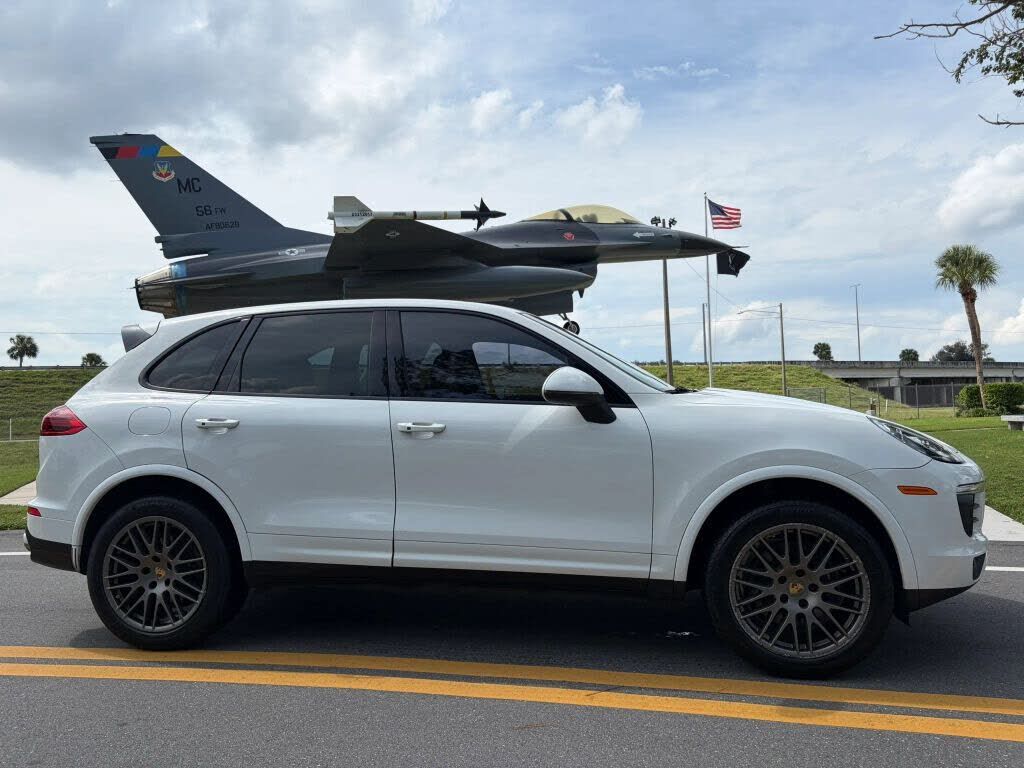 2017 PORSCHE Cayenne