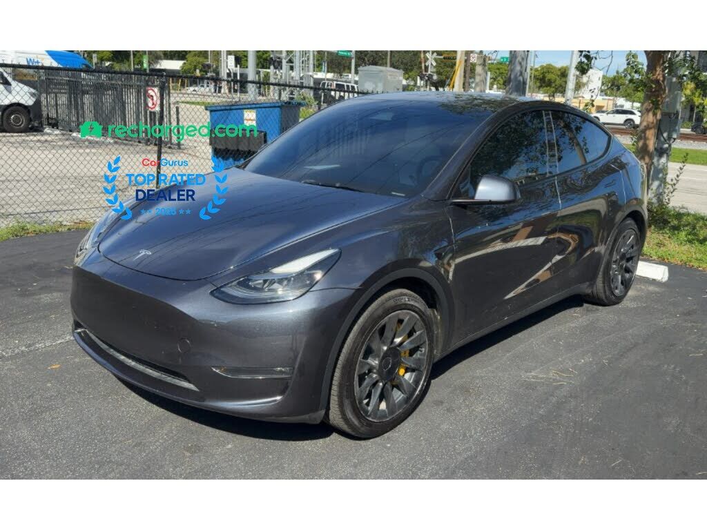 2024 TESLA Model Y