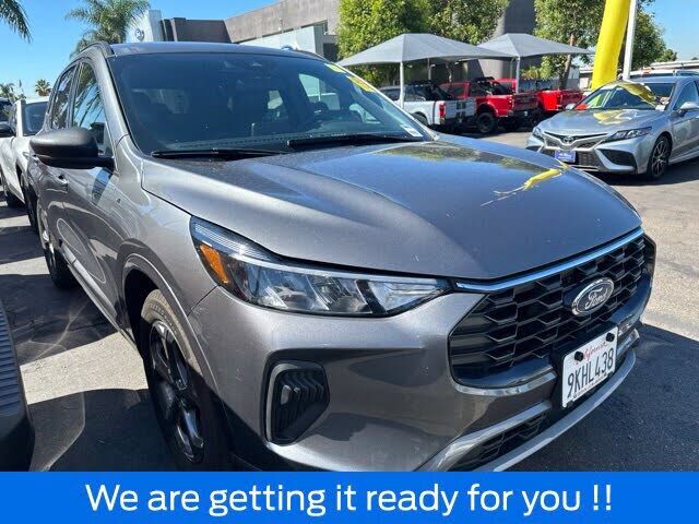 2024 FORD Escape