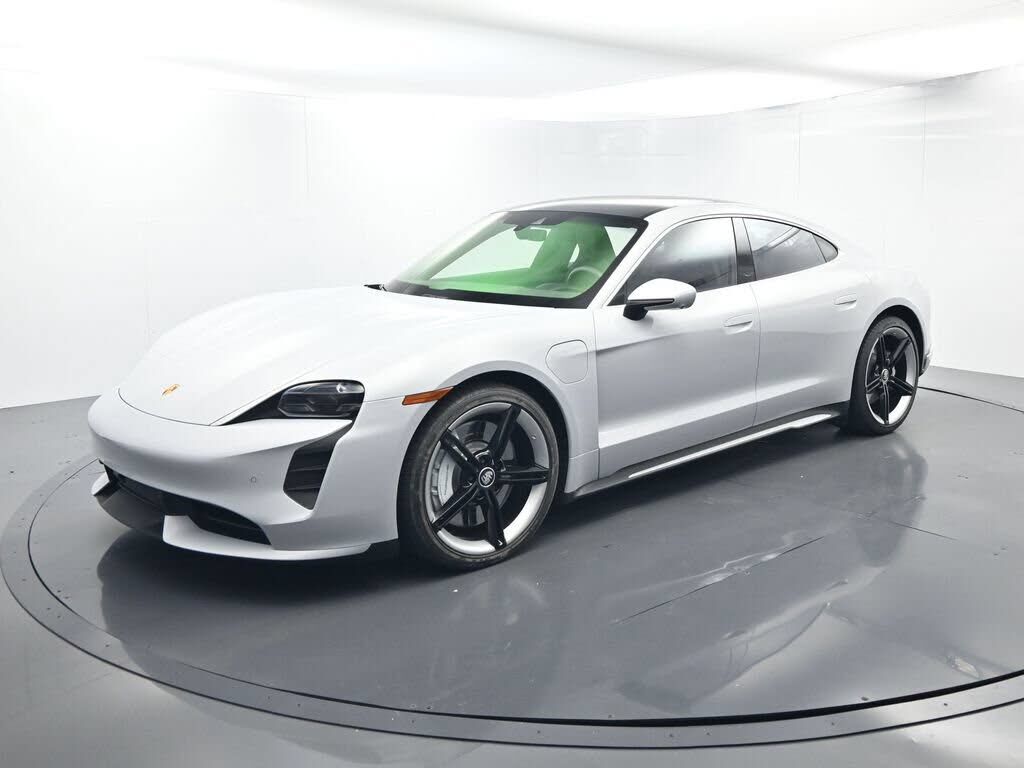 2022 PORSCHE Taycan