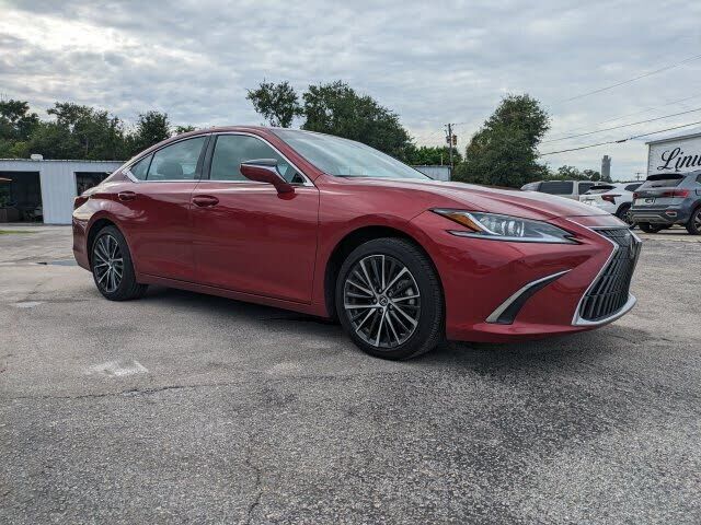 2025 LEXUS ES