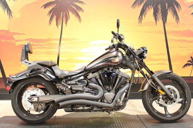 2014 YAMAHA XV19SCL