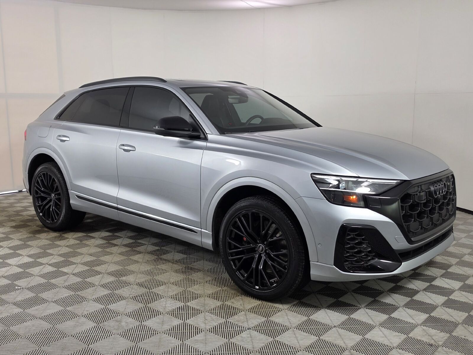 2024 AUDI SQ8