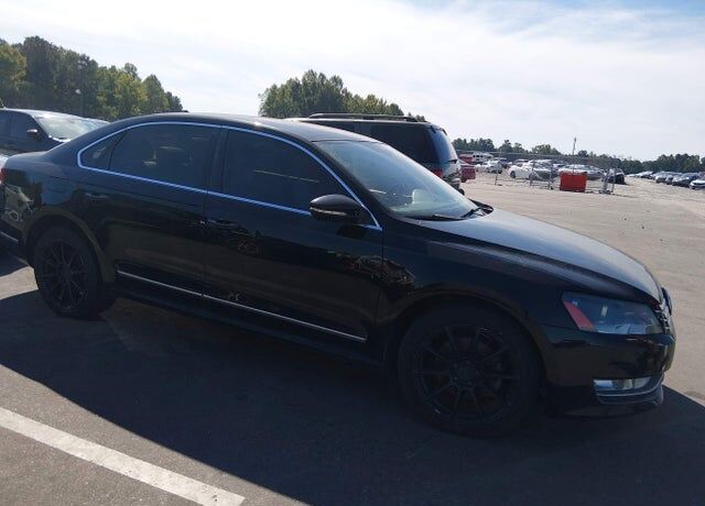 2012 VOLKSWAGEN Passat
