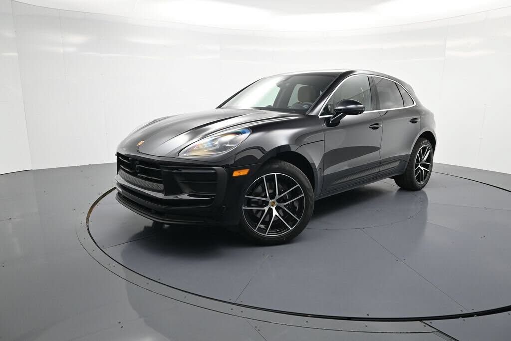 2026 PORSCHE Macan
