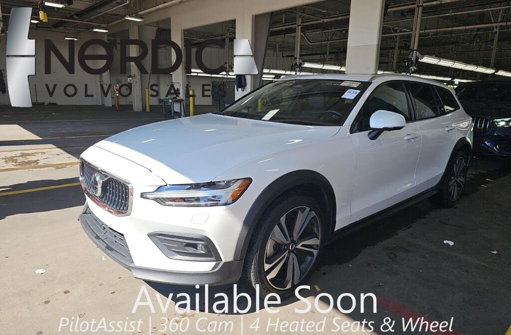 2025 VOLVO V60CC