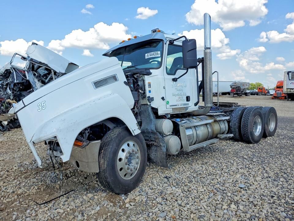 2019 MACK Pinnacle