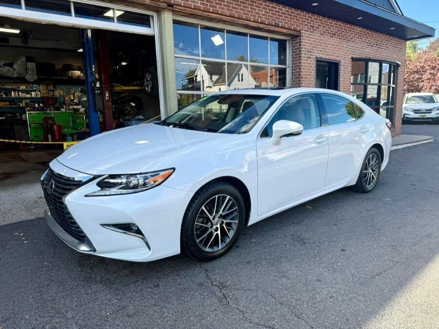 2016 LEXUS ES