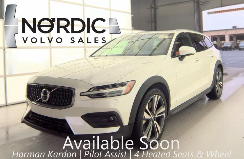2025 VOLVO V60CC