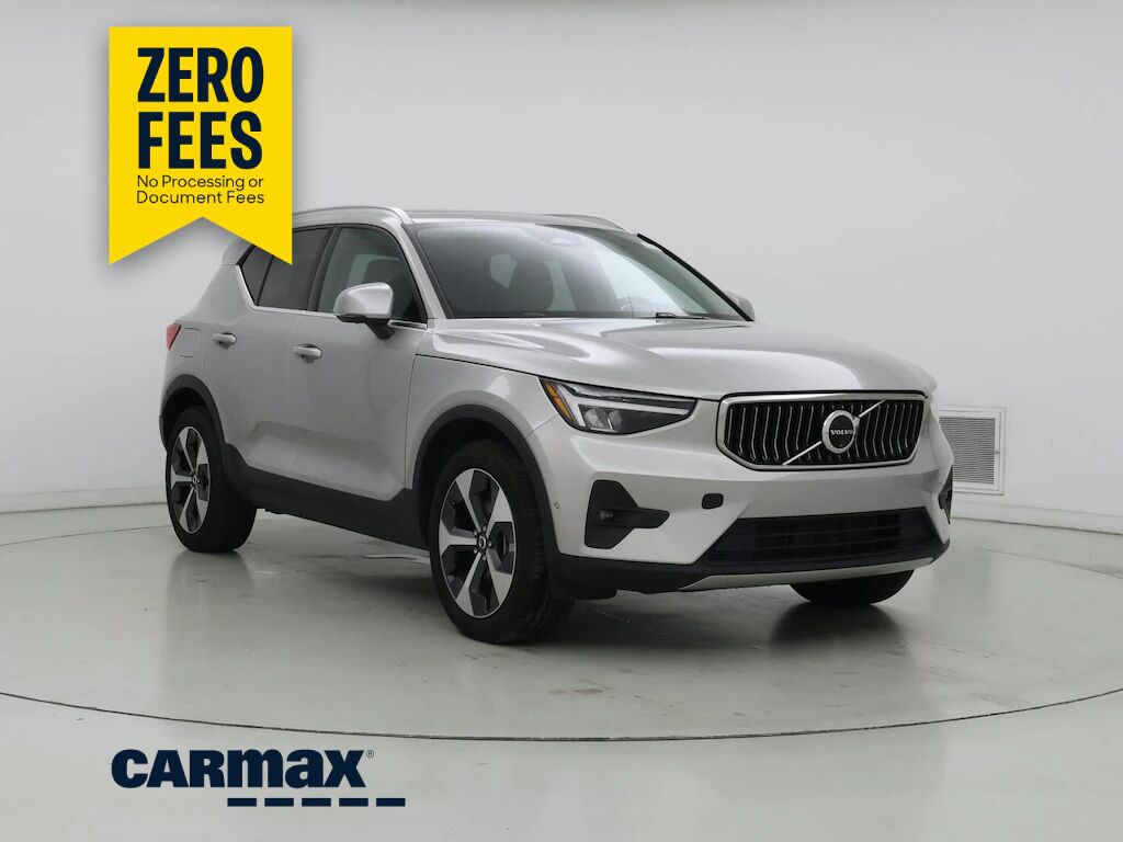 2025 VOLVO XC40