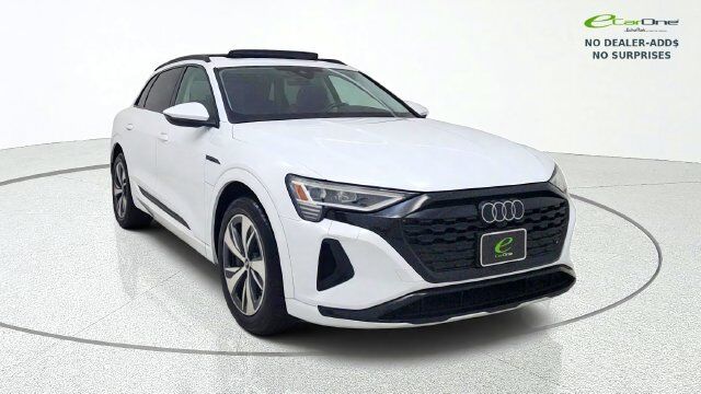 2024 AUDI Q8
