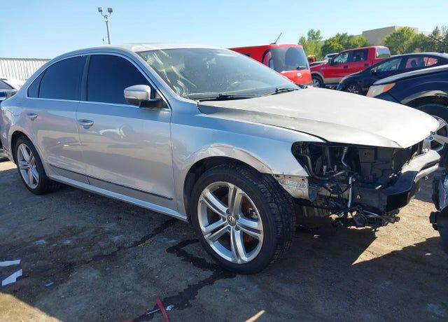 2013 VOLKSWAGEN Passat